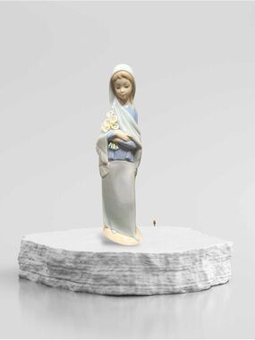 Lladro “Girl with Calla Lilies” Porcelain Figurine – Model 4650